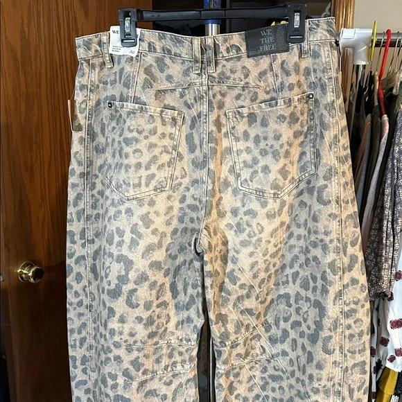 We The Free Good Luck Midrise Barrel jeans
Cheetah Leopard print- - Picture 3 of 6